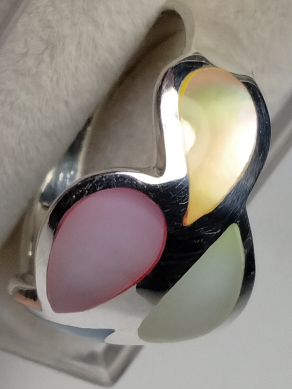 LOVELY! MOP INLAYS IN STERLING SILVER.925 RING SIZE 9.0-9.25!