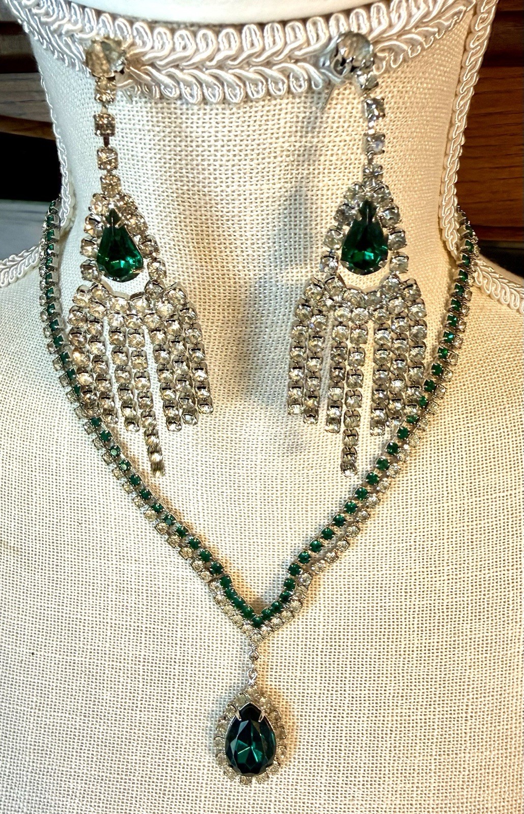 Vintage Emerald Green Rhinestone Necklace Earrings Set Chandelier
