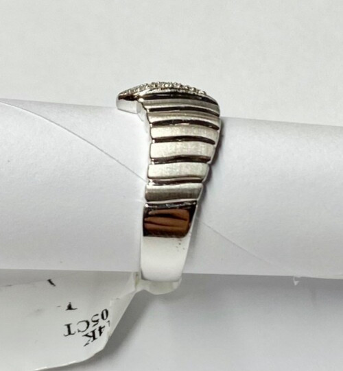 NEW 14K White Gold V-Taper Ring/Band with 0.05ctw Diamonds (Size 6.5) 5.4 gram