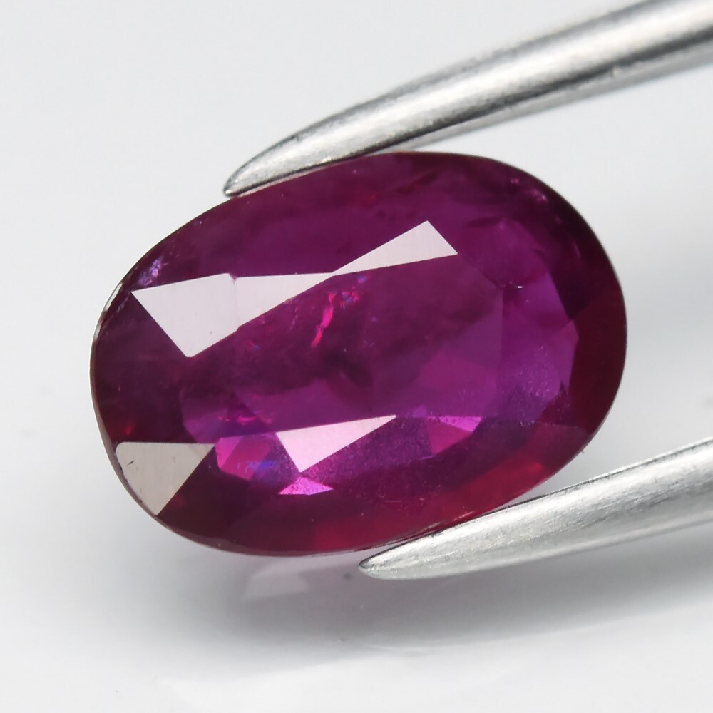 💎 0.78ct 7x5mm Oval Purplish Red Ruby – Unheated Madagascar Gemstone