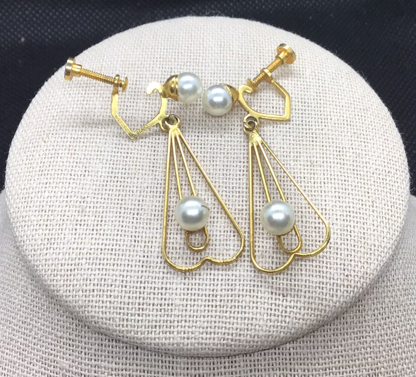Vintage Gold Tone Costume Faux Pearl Drop Screw Back Earrings U50