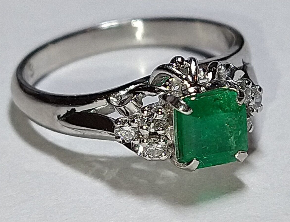 Solid platinum 0.84 carat natural emerald diamond ring 4.60 grams pt900 READ