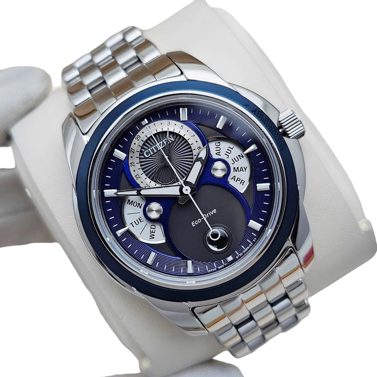 Citizen BU0088-51H Calendrier Blue Sapphire Dial Day Date Month Men’s Watch