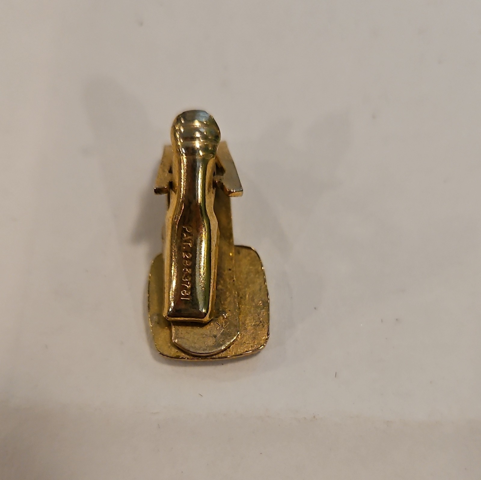 Swank Signed Gold Tie Bar Clip Round Golfer Swing Motif Men’s Sports Theme