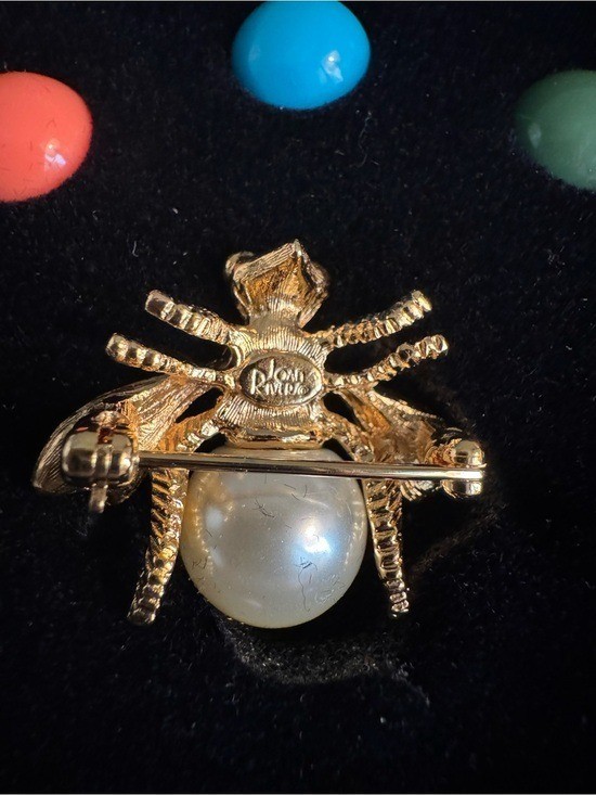 Joan Rivers Baby Bee Brooch Set