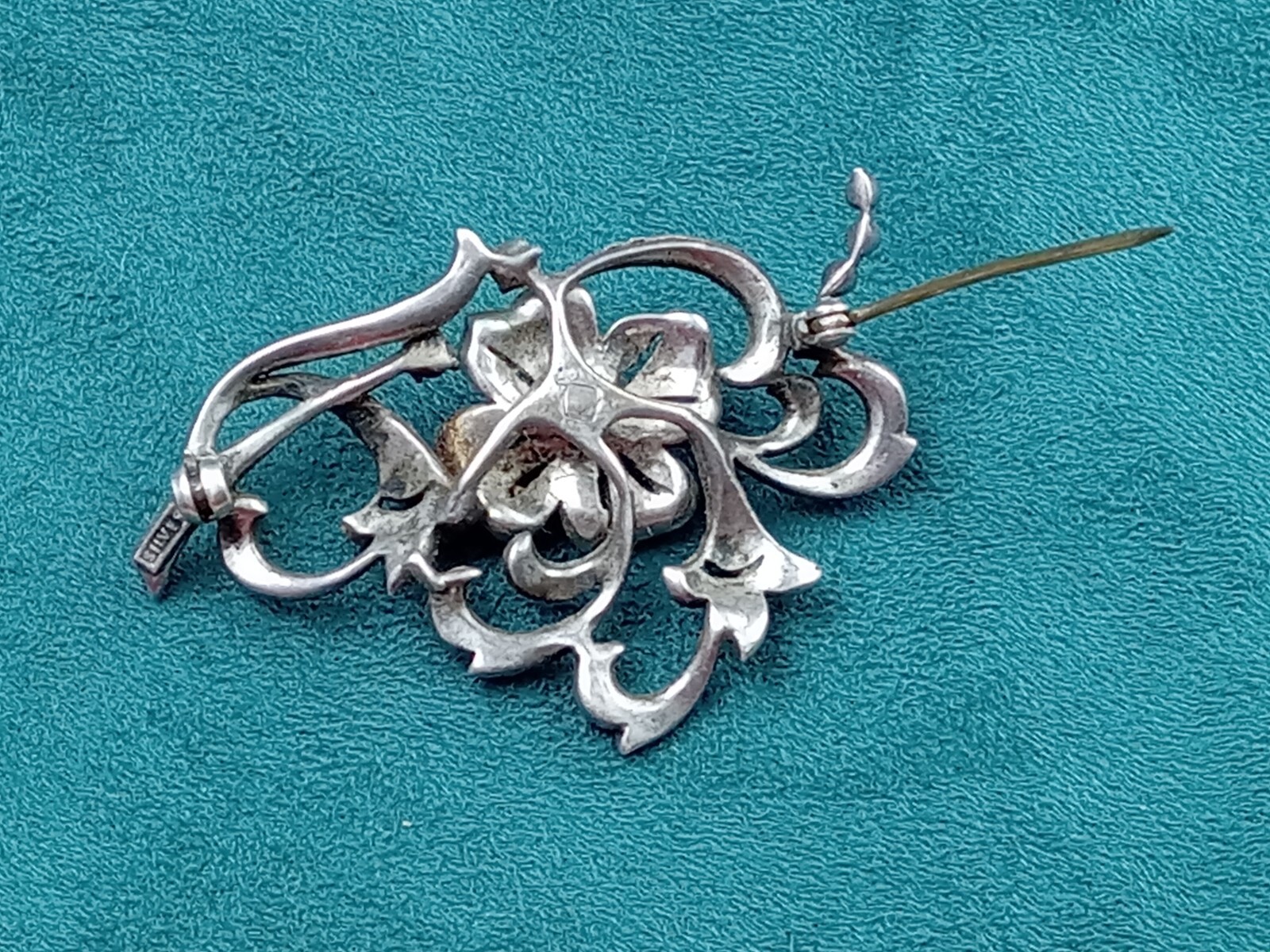 Silver Jewelry Pin w Marcasite & Chrysoprase Gemstone Setting: 2.25″ x 1.4″, 11g