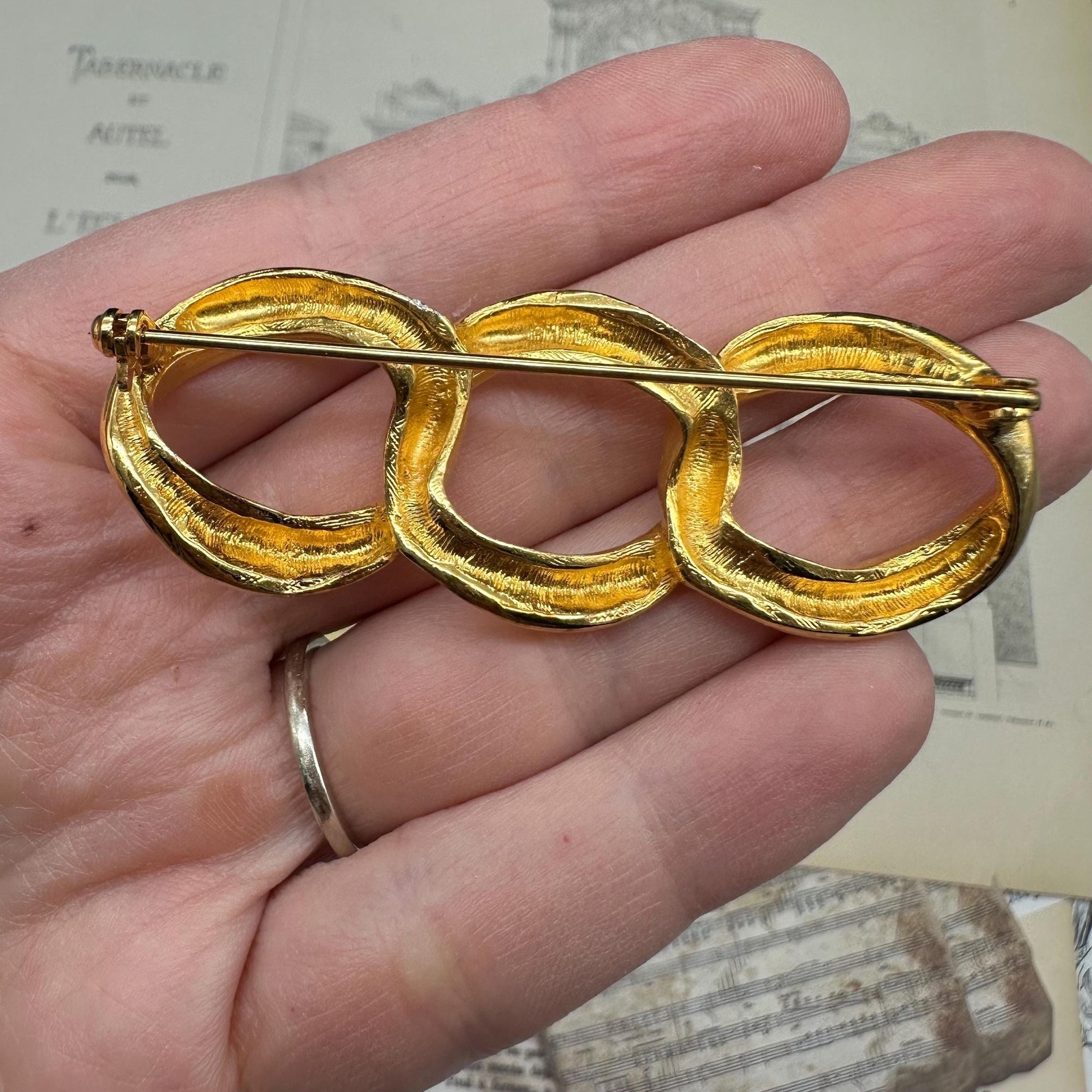 Vintage Three Gold Rings Brooch Pin Gold Tone Triple Circle Ring Pin