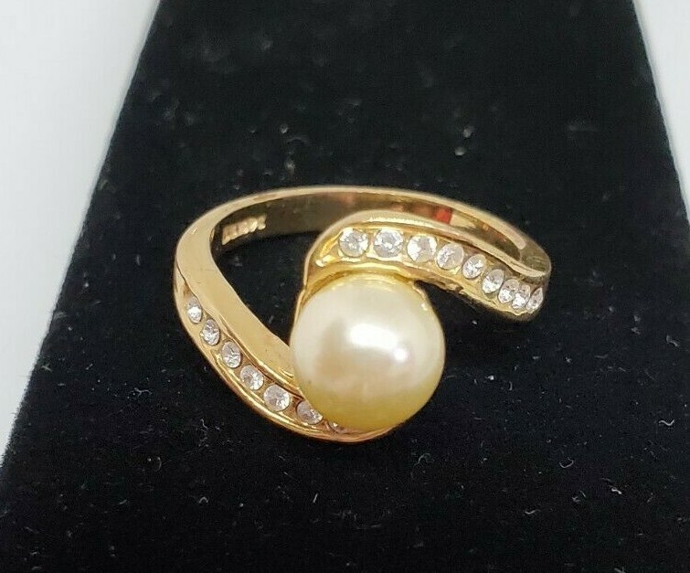 Fashion Signed 14KGE Gold Plate Faux Pearl Twist Band White CZ Accent Ring Sz 7