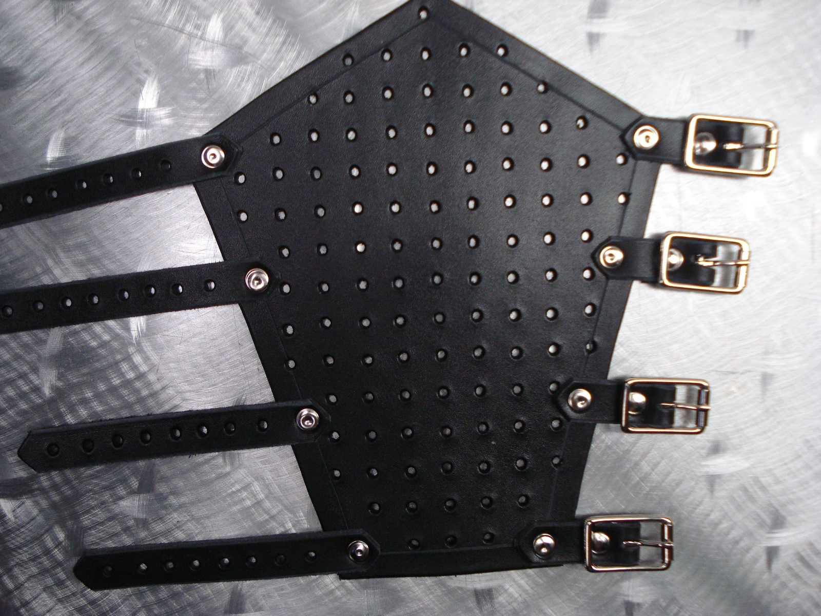 LEATHER PRE-PUNCHED UNISEX LEATHER GAUNTLET.BLACK METAL.(MDLUG0347)……FINLAND