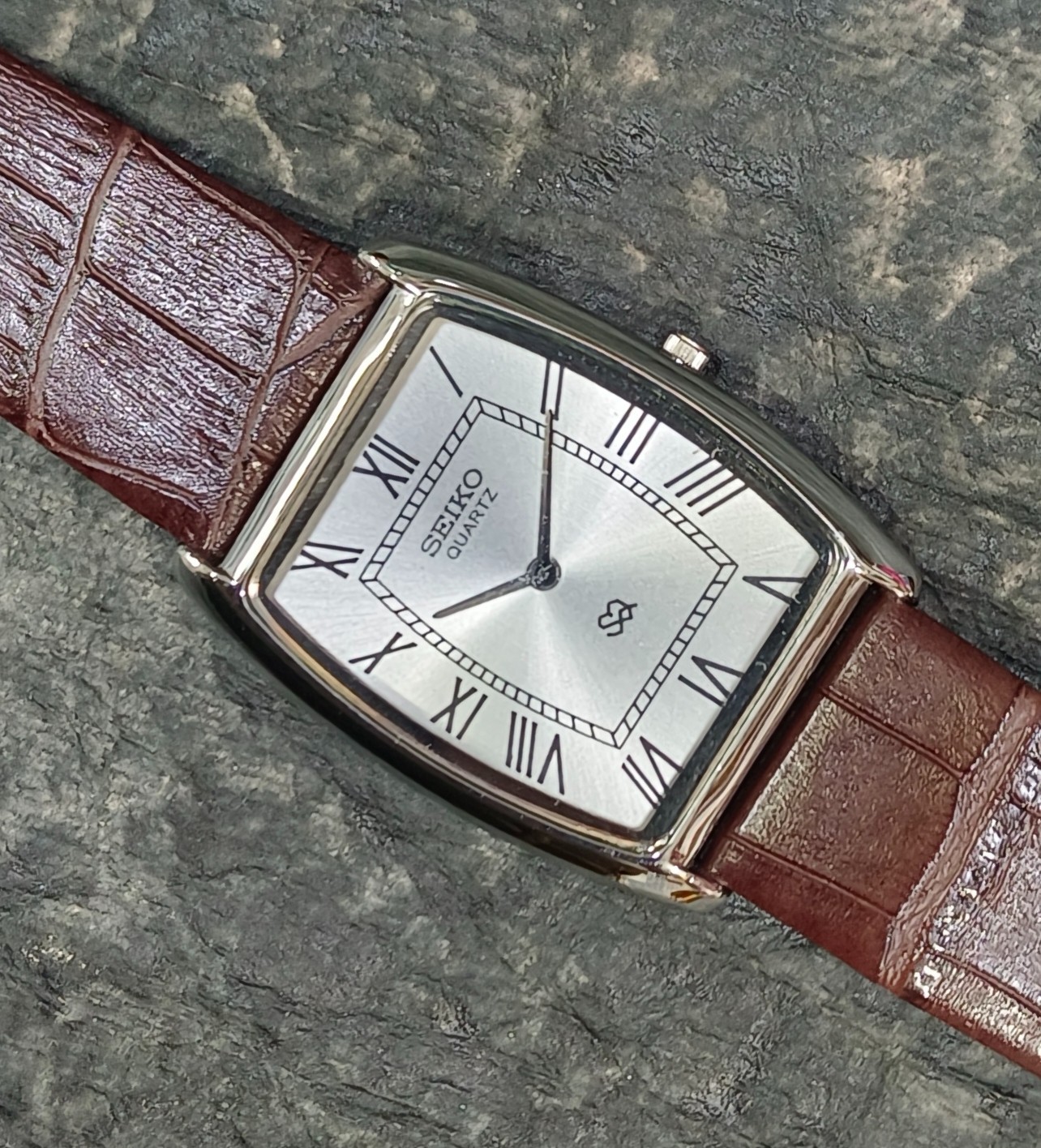 Seiko Quartz Slim Two Hands Dress Watch Classic Minimalist Wristwatch for Men