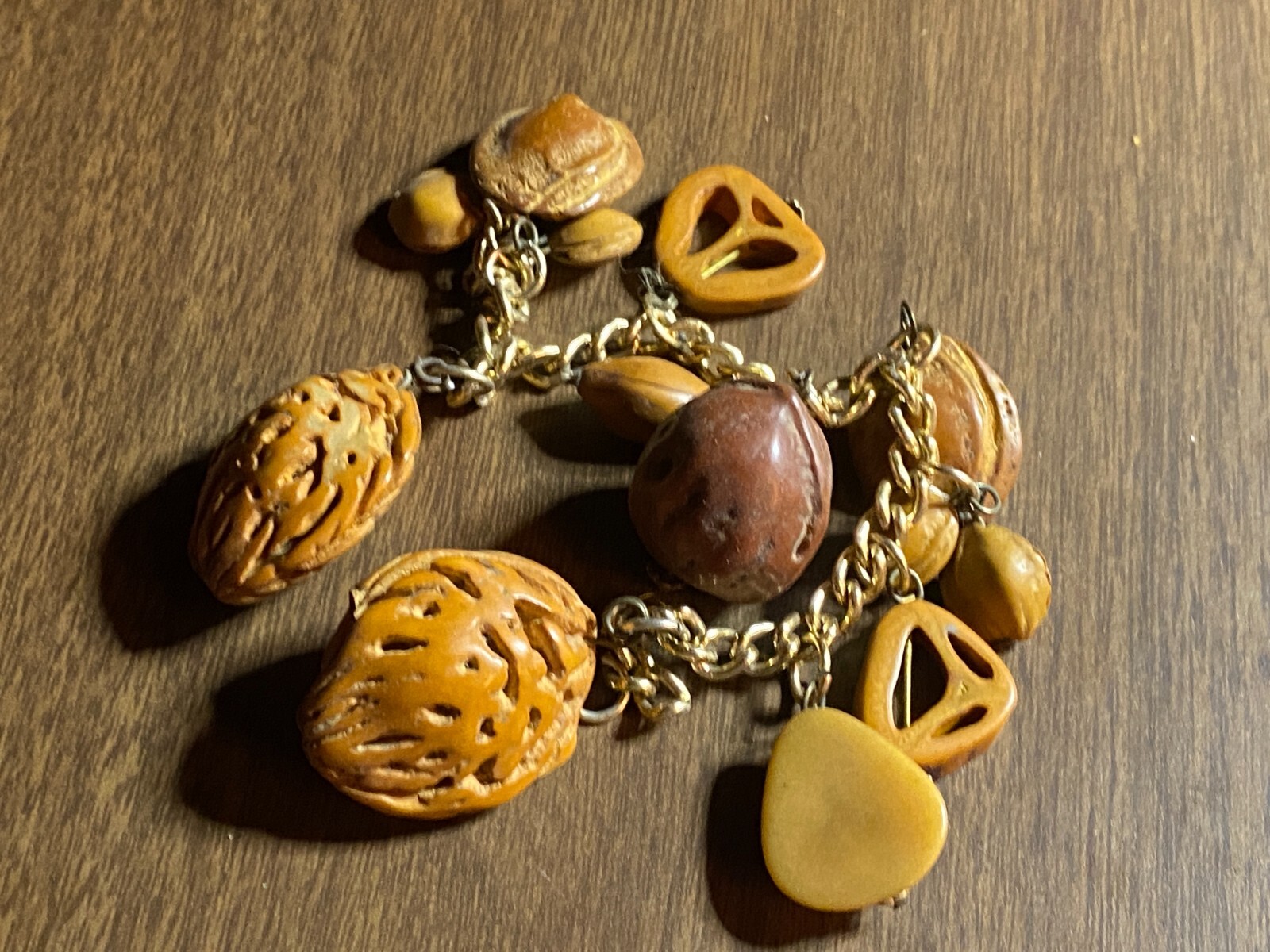 Vintage Petrified Various NUTS Walnut Almond Gold Tone Link Bracelet 7 1/2″