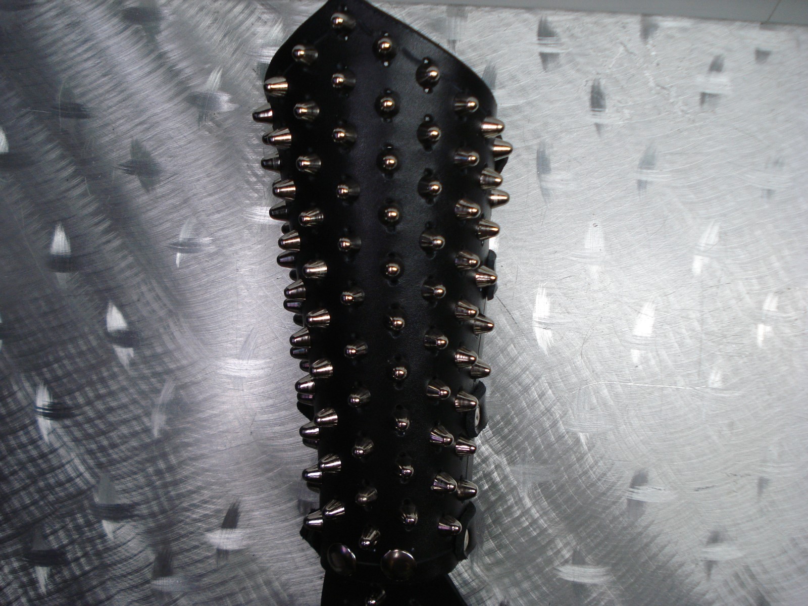 UNISEX LEATHER STUDDED FIST GAUNTLET….BLACK METAL.(MDLUG0175)….. RAVEN