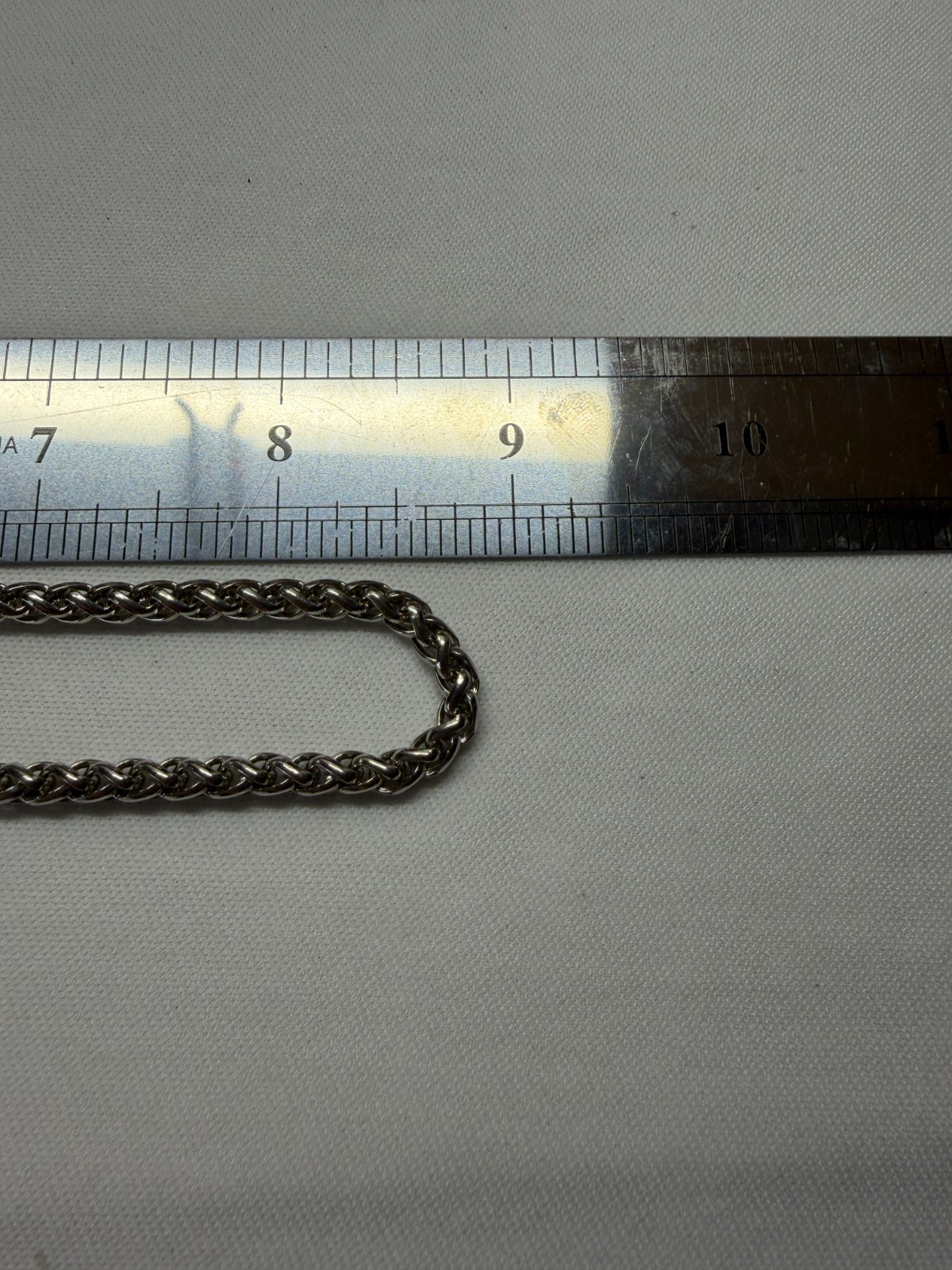 Simple Silver Tone Spaghetti Wheat Chain 18″ 2K Retro Modern Boho – 22g