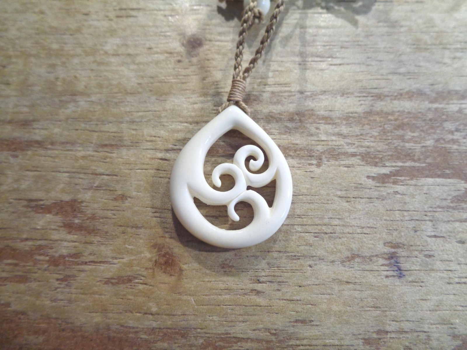 31.5MM CARVED WATER BUFFALO BONE MAORI KORU ETERNAL FRIENDSHIP PENDANT NECKLACE