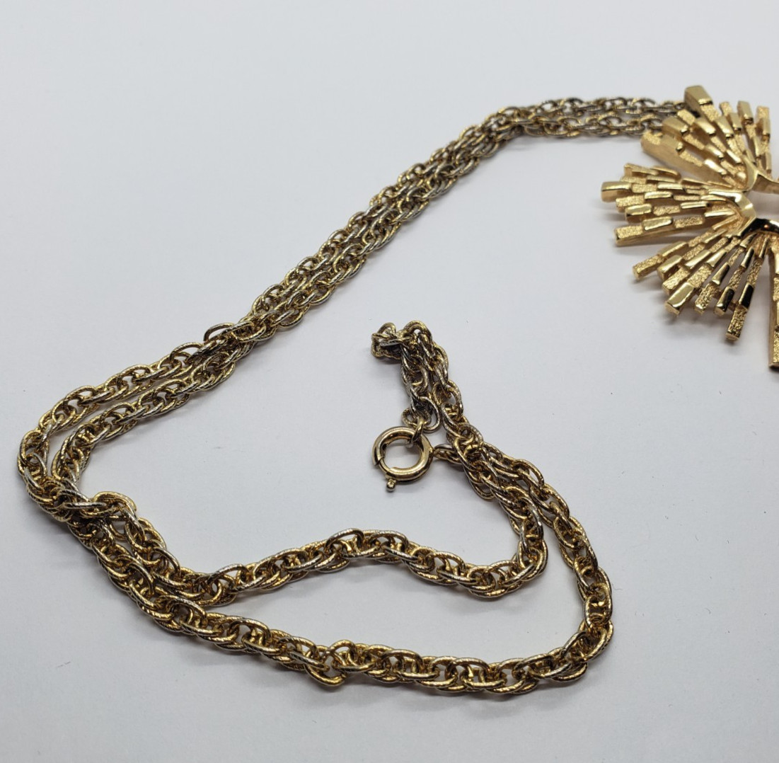 Vtg TRIFARI Goldtone Sunburst Modernist 60’s Glam Statement Pendant Necklace 25″