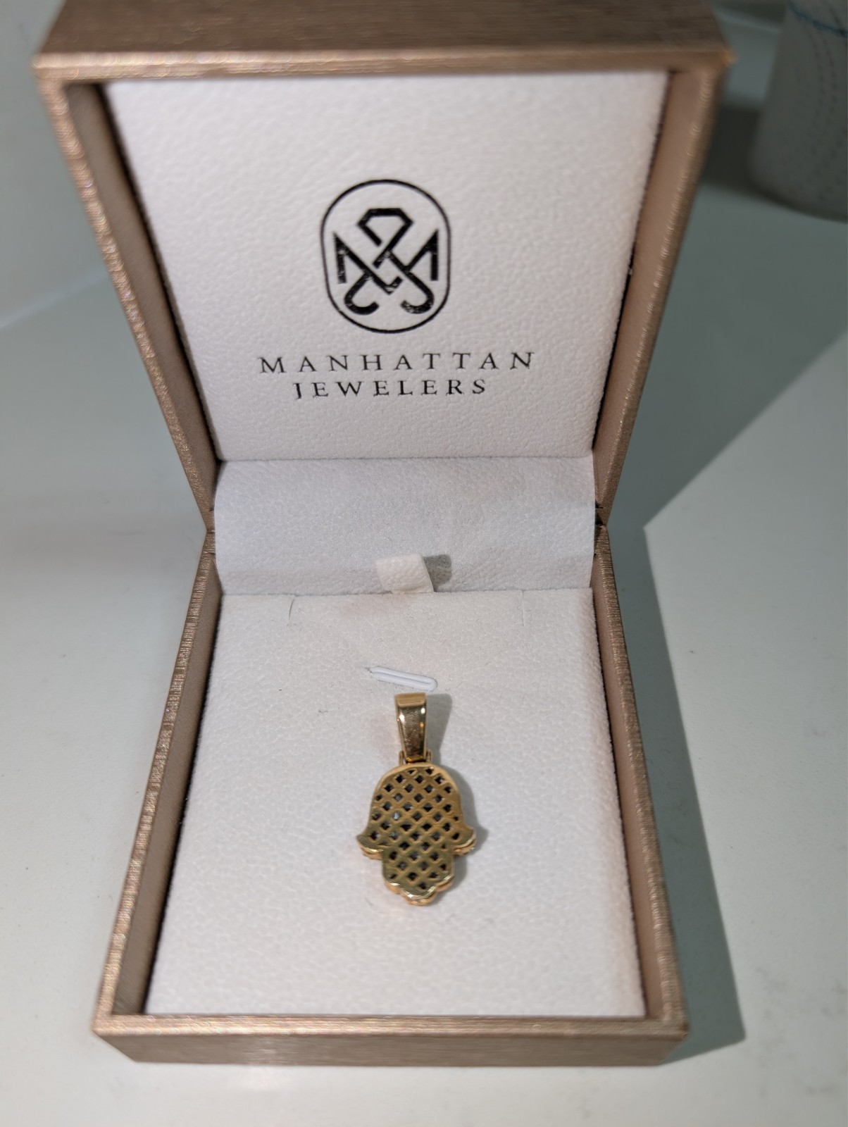 10k yellow gold hamsa pendant, white Diamond