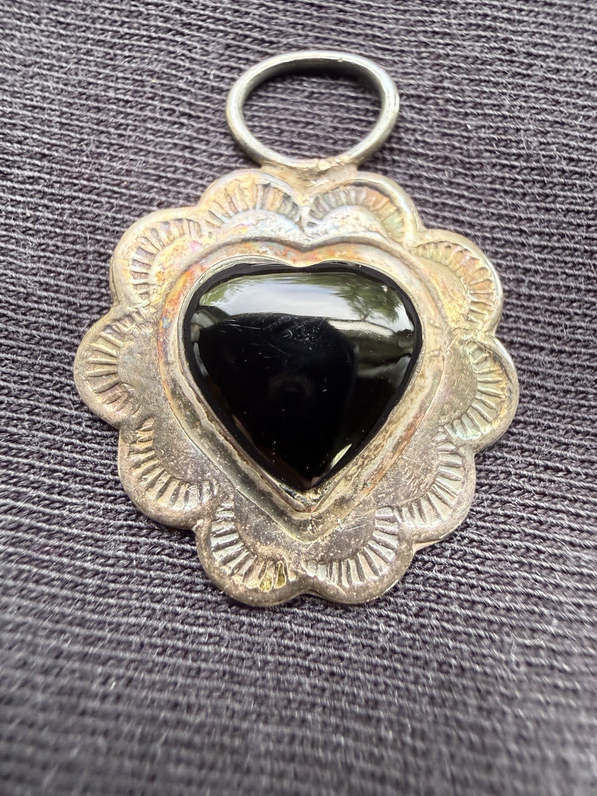 Southwestern Vintage 925 Sterling Silver Black Onyx Scalloped Heart Pendant 3.0g