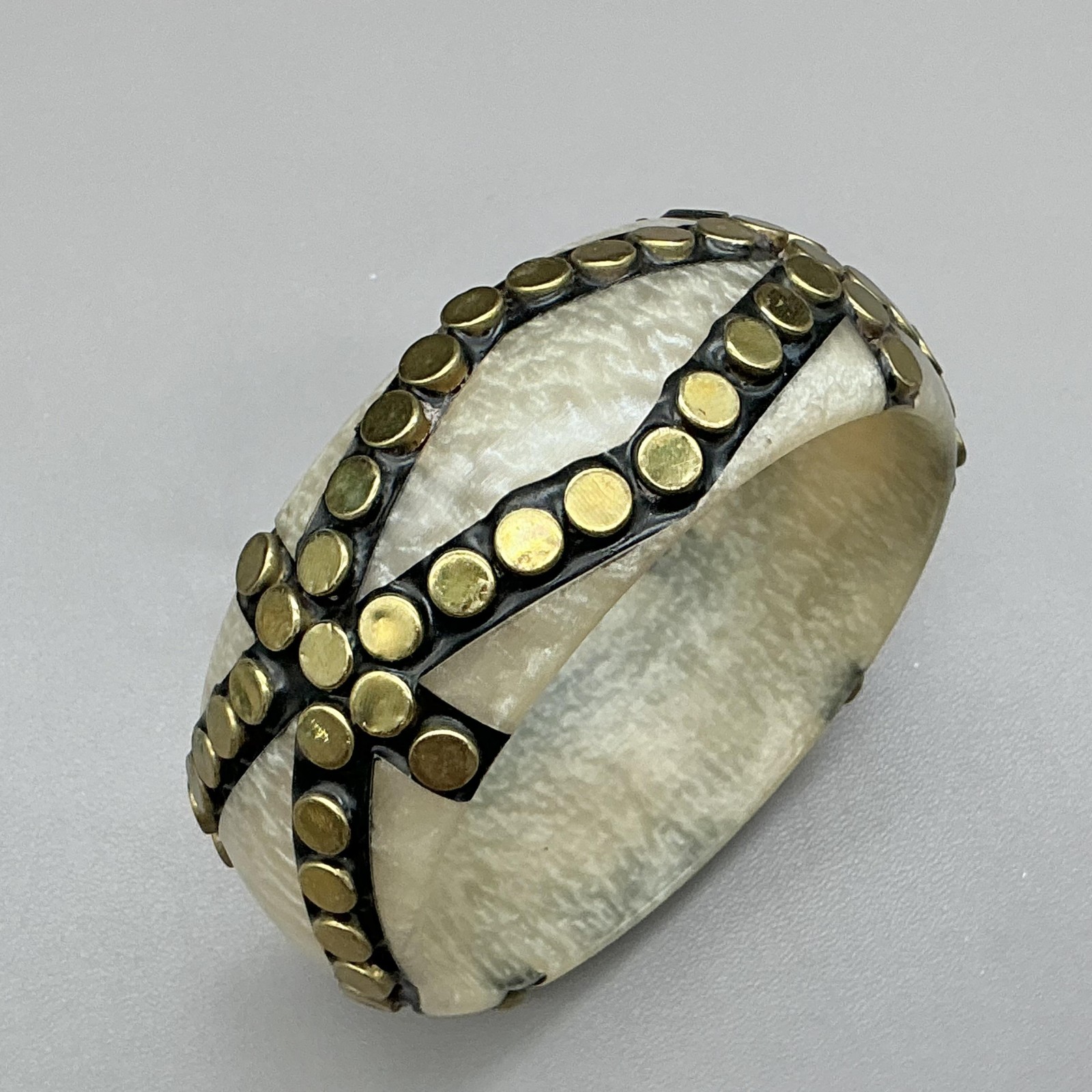 Bracelet White Beige Gold Tone Studded Bangle Womens 7 Inch Fashion Jewelry