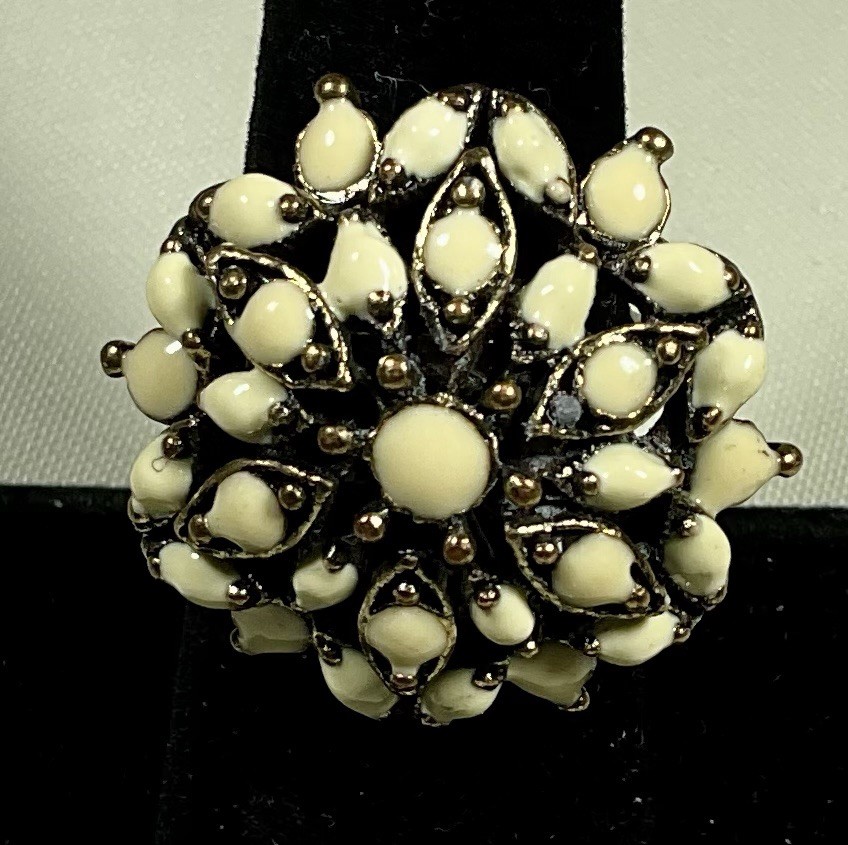 New Gold Tone Floral Cocktail Ring w/Cream Stones Cluster Size 6.5 Adjustable