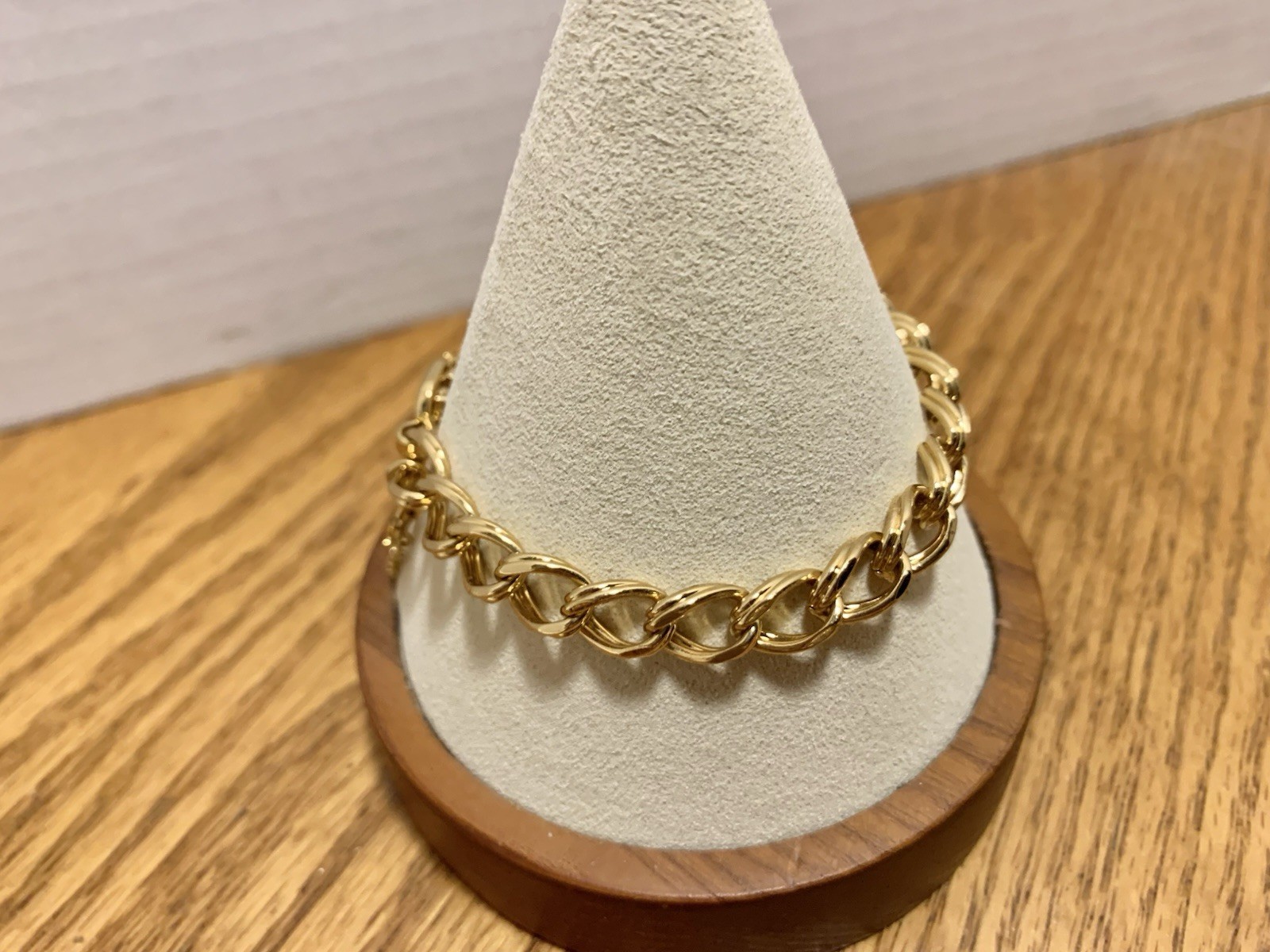 Stunning Monet Vintage Gold Tone Link Chain Bracelet With Safety Chain