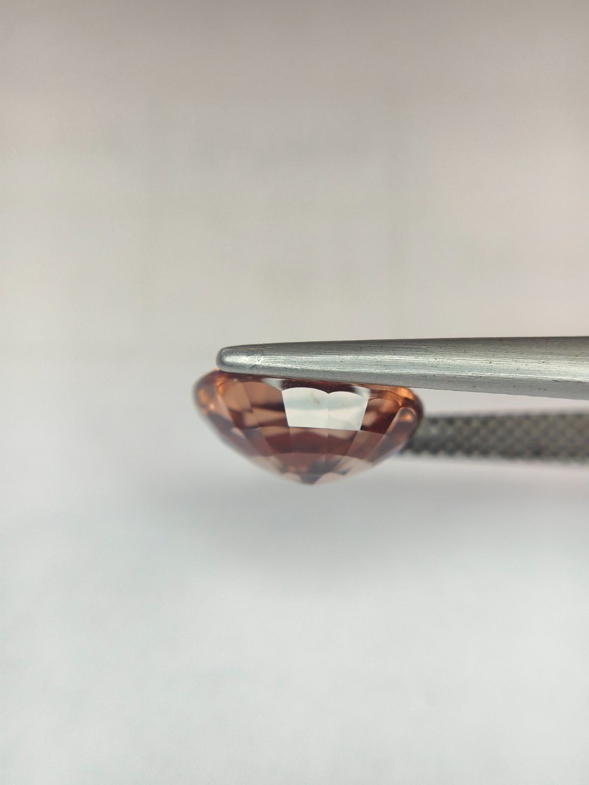 5.60 cts A BEAUTIFUL BROWN ZIRCON WITH PERFECT OVAL SHAPE WITH GOOD LUSTER !