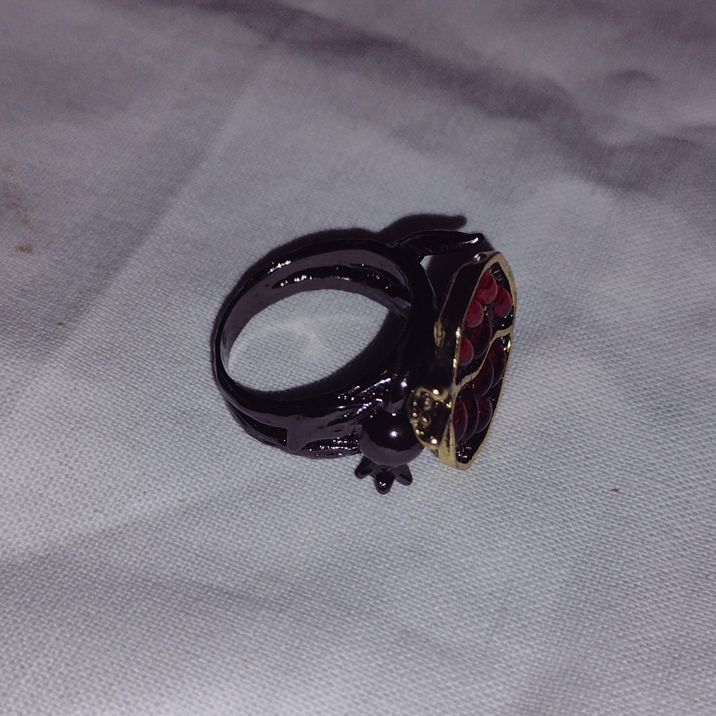 Red Crystal Cluster ring Black & Gold Tone Metal Size 7