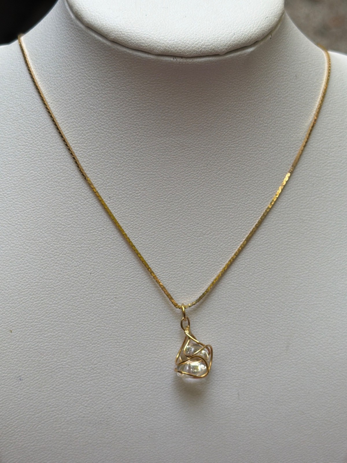 Vintage Gold Tone Pendant Necklace Clear Glass Wire Wrapped Pendant 18″ Estate