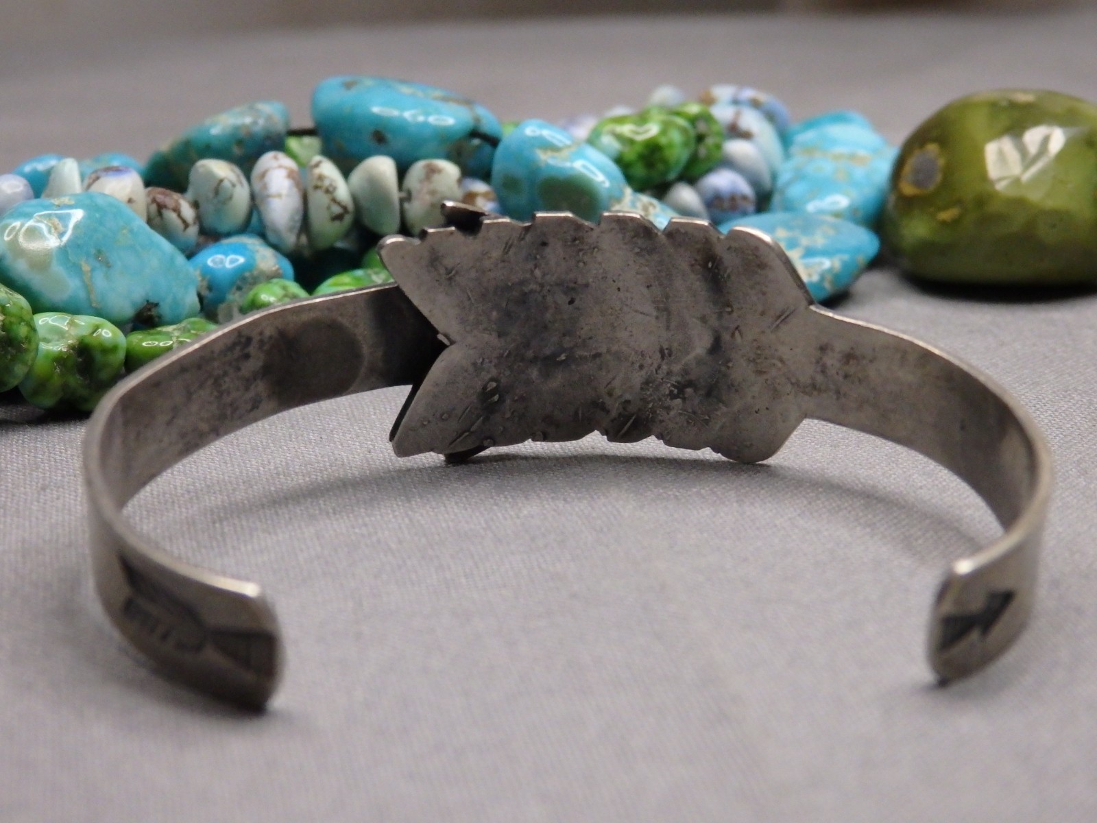 Fred Harvey Era NAVAJO Coin Silver WHIRLING LOGS ARROW Cuff Bracelet 5.25″-6.25″