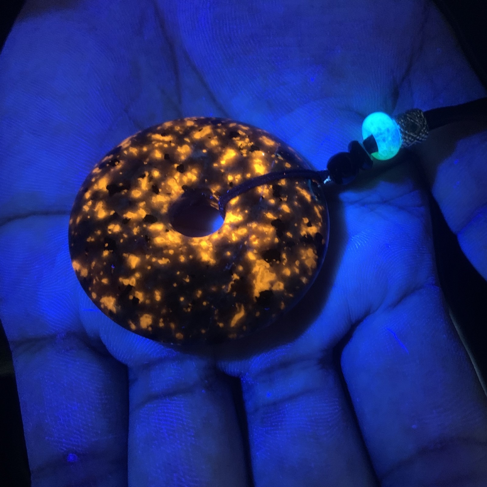 Yooperlite Glowing Sodalite UV Reactive Donut Pendant Healing Crystal Necklace