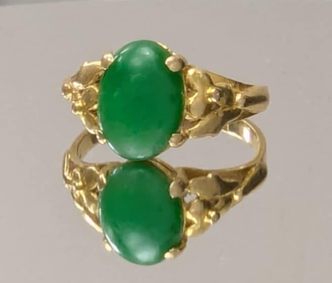 Vintage 18K Yellow Gold Jadeite Ring – Chinese Hallmark mid 20th Century