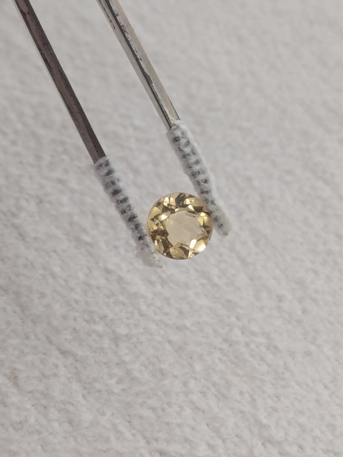 Citrine Yellow Faceted Gemstone 1.5 carat (0.30g) 7.9 Diameter x 4.7 mm