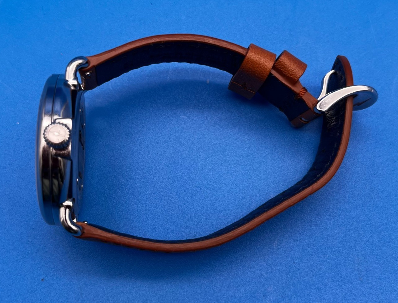 SHINOLA ARGONITE 1069 WITH BROWN LEATHER BAND (BAD BATTERY)