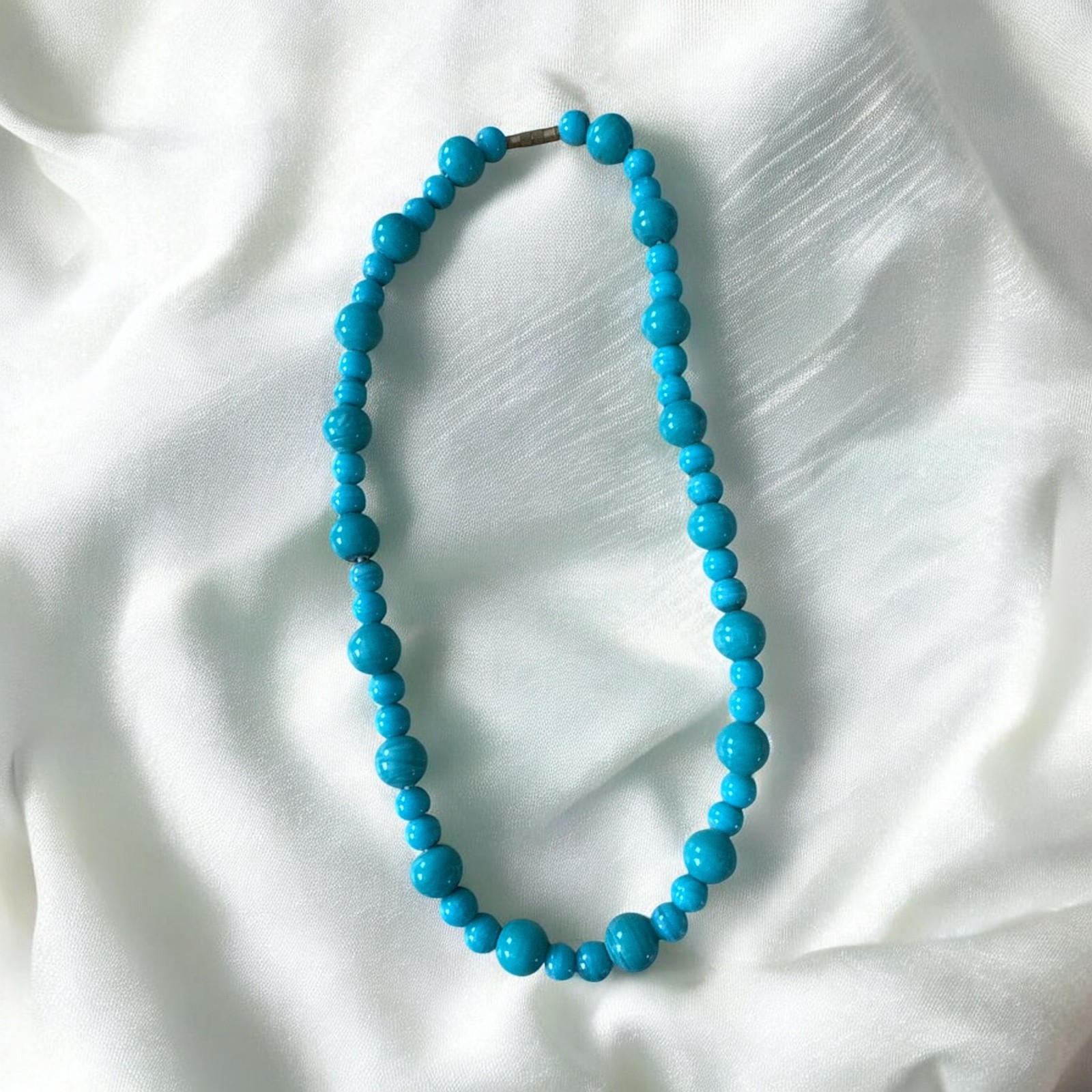 Vintage Faux Turquoise Dyed Howlite Bead Necklace Graduated Barrel Clasp