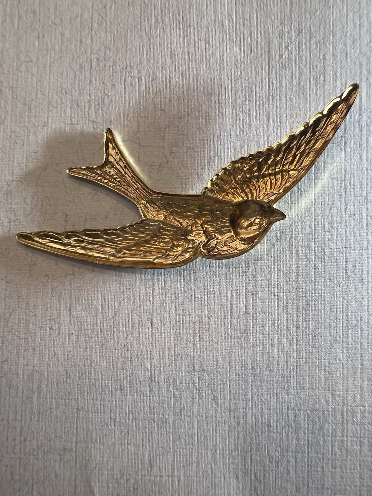 VINTAGE BRASS STAMPING OF BIRD FOR JEWELRY/CRAFT/DECORATION NEW OLD STOCK