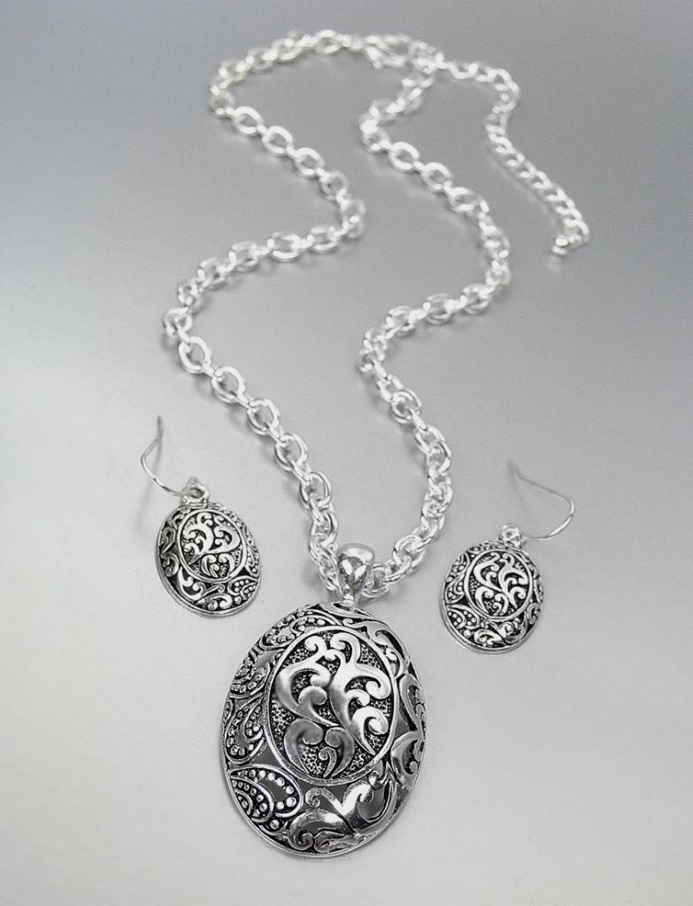 CLASSIC Designer Silver Antique Filigree Oval Pendant Necklace Earrings Set