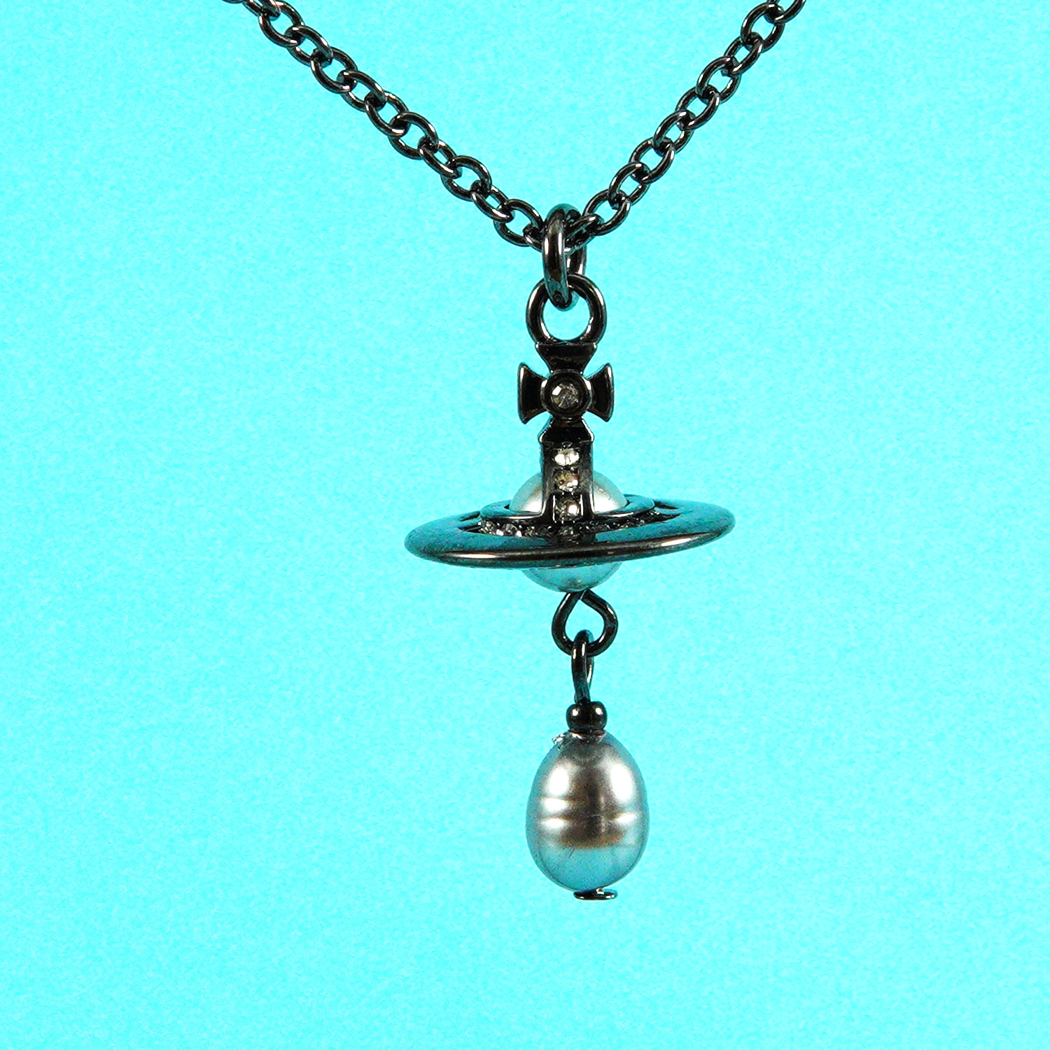 Vivienne Westwood New Petite Orb Drop Pendant 3D Necklace Gun Metal tone Box Set