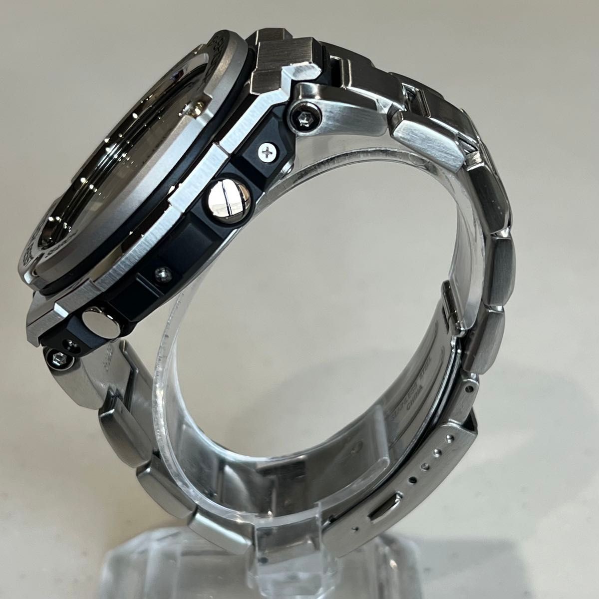 item CASIO G SHOCK GST W110 black and gold radio solar complete set