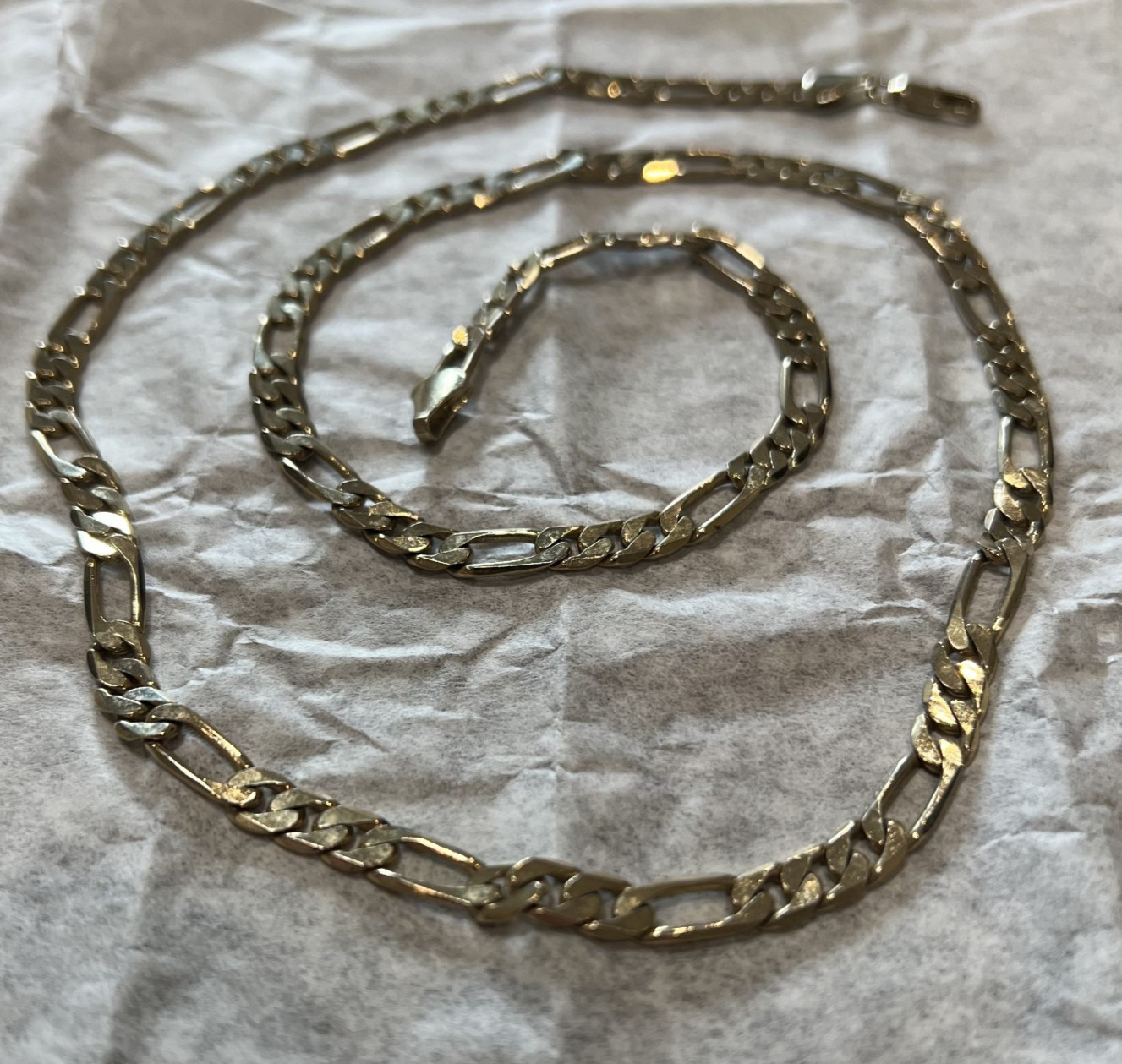 Gorgeous Stylish Sleek 24″ Inch Long Gold-Tone Figaro Link Chain Necklace 22G