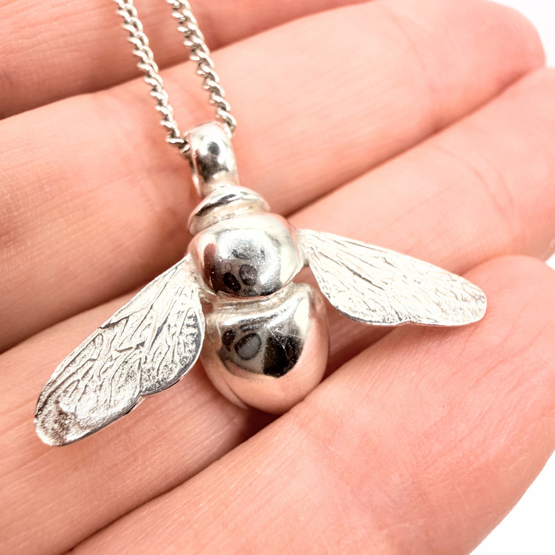 Wright & Teague Sterling Silver Bee Pendant Necklace 46cm