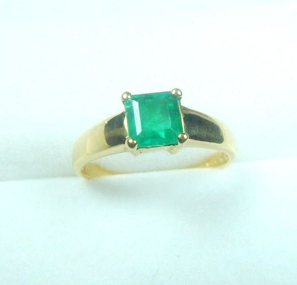Colombian Emerald 0.96 Cts 18K Yellow Gold Size 6.75 Fine Jewels Muzo Mines