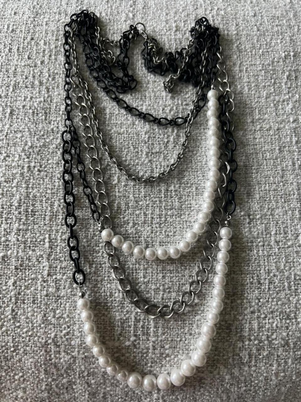 Black and Faux Pearl Chain Neckalce