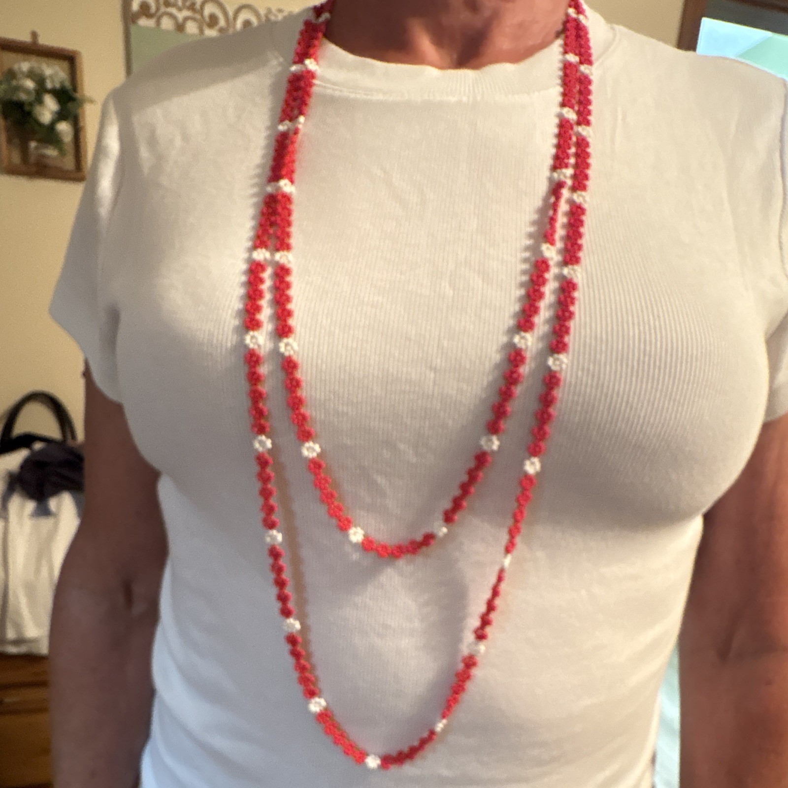 Vintage 1970’s Handmade Sioux Native American Red and White Daisy Chain Necklace