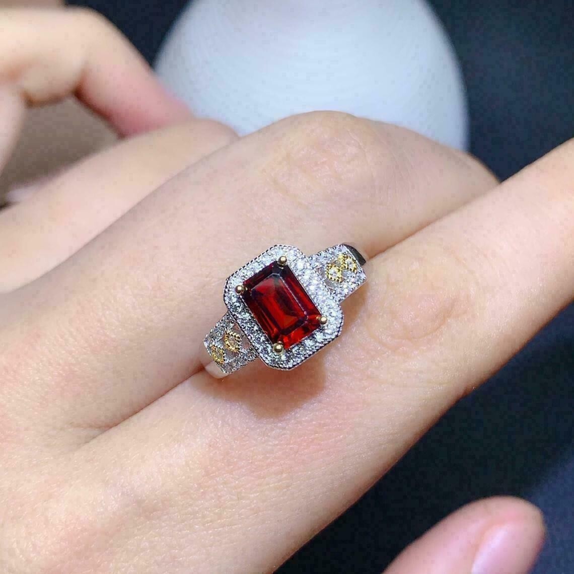 Emerald Simulated Garnet Women’s Pretty Halo Wedding Ring 14K White Gold Plated
