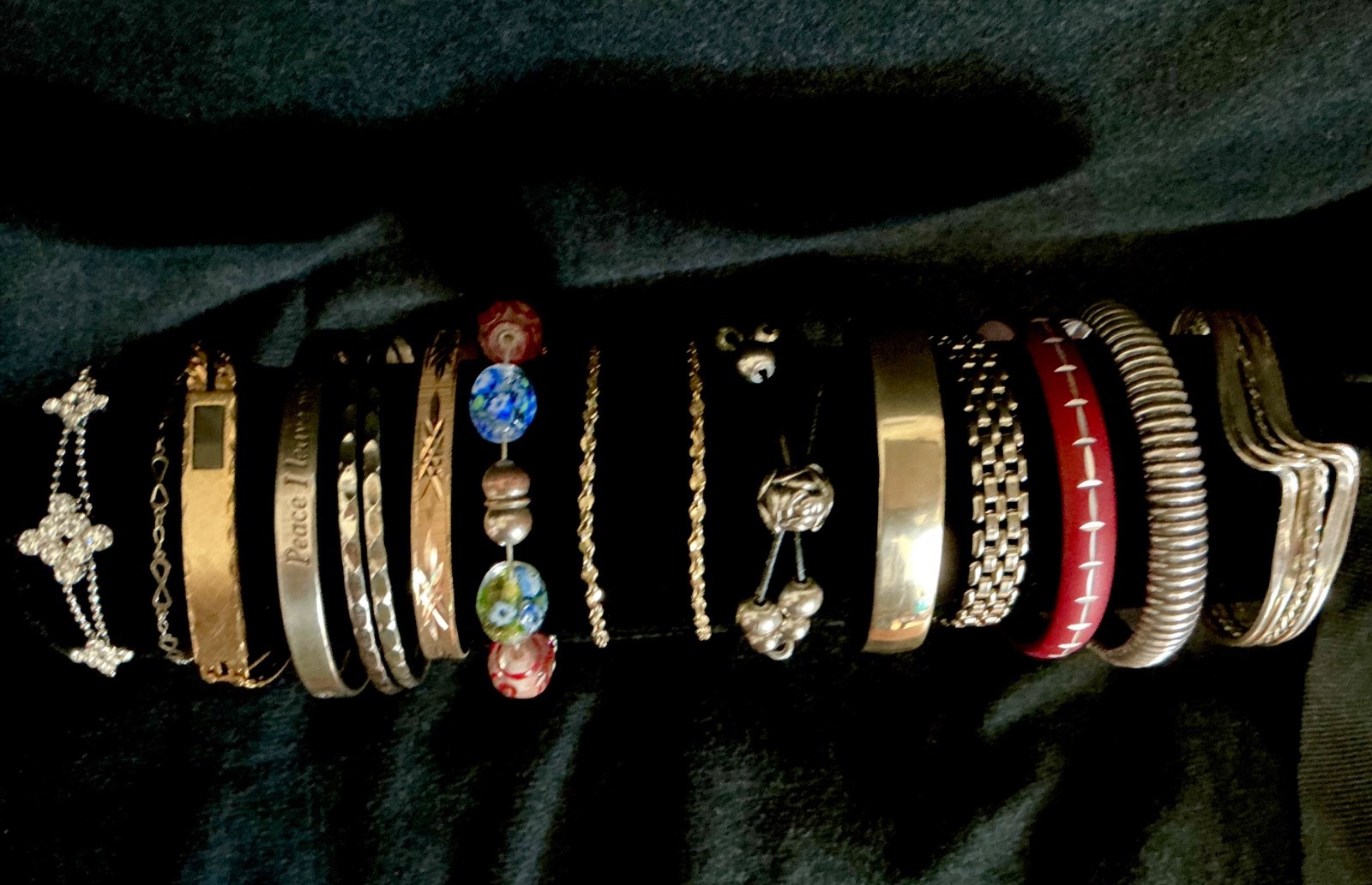 RE-SELL LOT OF 26 NICE VINTAGE BRACELETS RHINESTONE BANGLES ETC 6-132