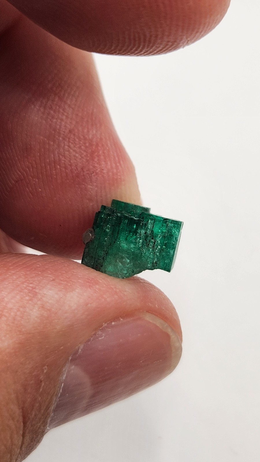 Macla de Esmeralda En Bruto 3,24cts, Pieza especial, cristales con terminación