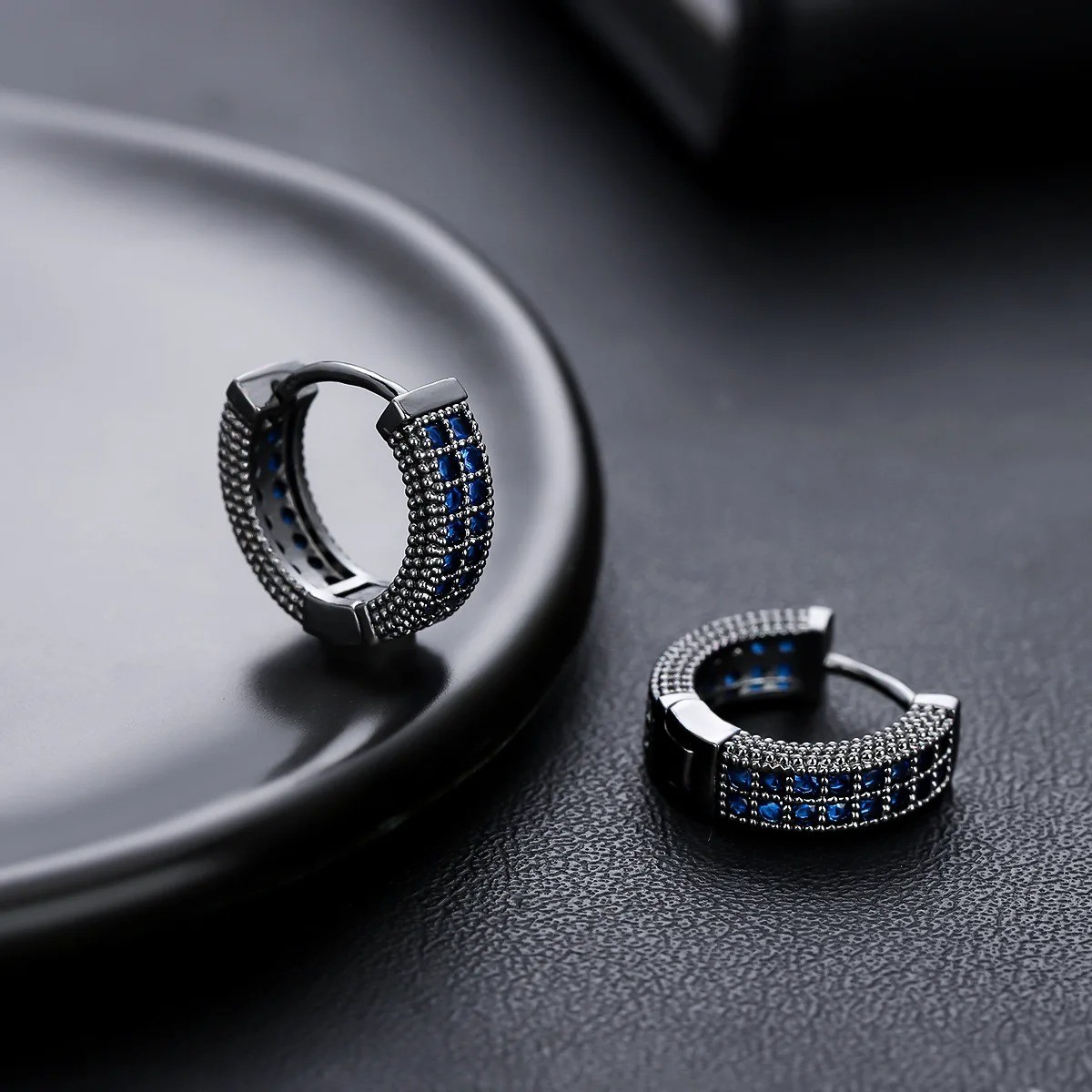 Pendientes aretes con simulado de diamantes chapados en oro para hombres
