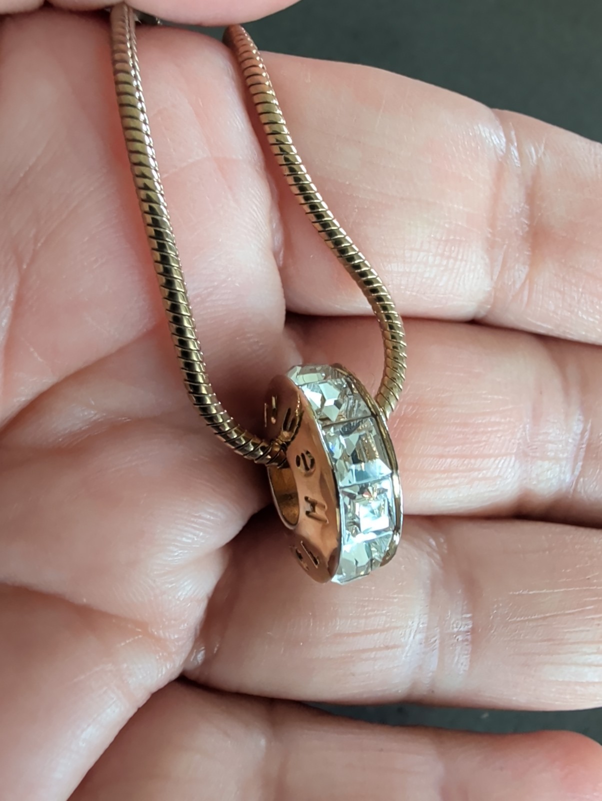 HENRI BENDEL Logo Disc Flower Gold Tone Crystal Round Disc Necklace R145