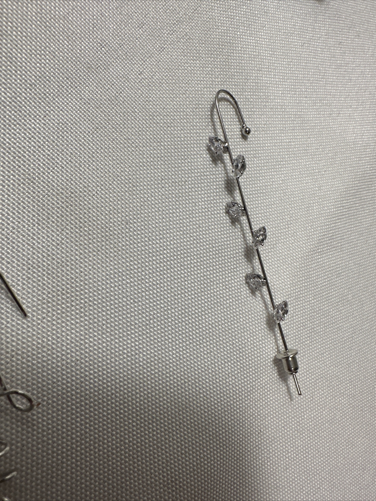 FASHION JEWELRY DESIGN BY KOREA EARRINGS 3″ LONG SILVER CRYSTAL