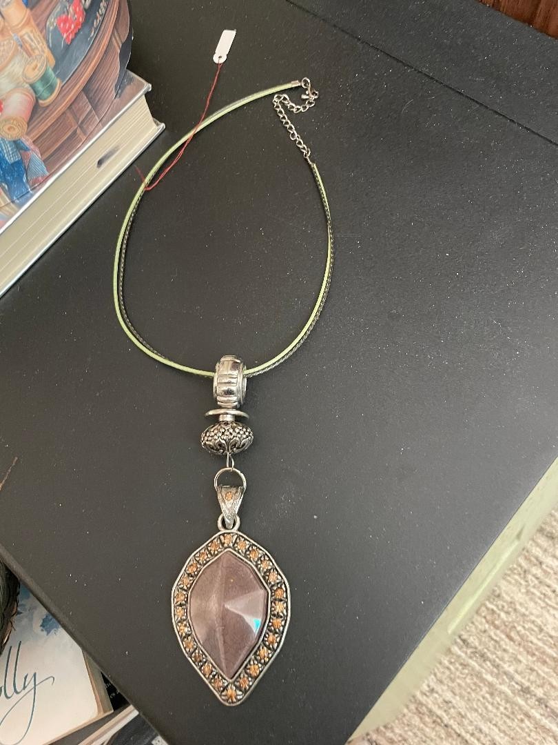BEAUTIFUL NECKLACE APPROX. 24″