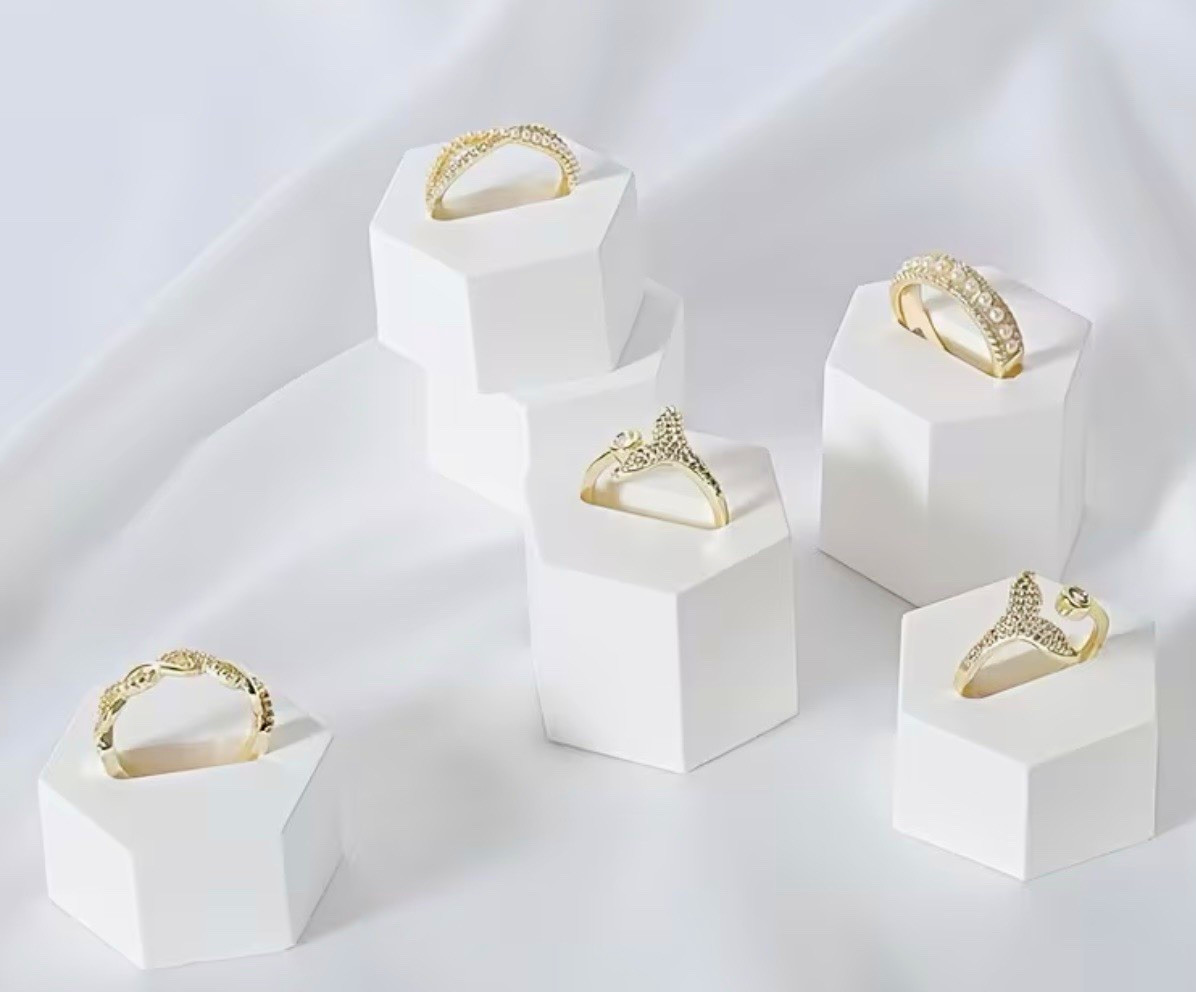 White Hexagon Plastic Ring Holder Jewelry Display Stand, 2cm x 2cm x 2cm